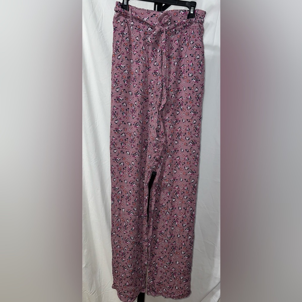 Xhilaration Mauve Floral Pants